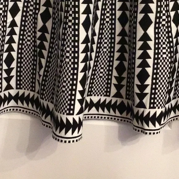 NWT Blck n wht knit mini dress. Skater style skirt 3/4 sleeves 2 small 2 lg - Picture 3 of 5